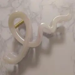 パールホワイト 波型 ヘアクリップ 大きめ