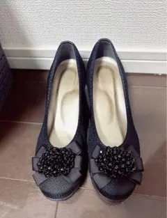 ビーズ付きリボン 黒 フラットシューズ