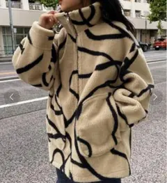 Ameri 2WAY REVERSIBLE BOA JACKET