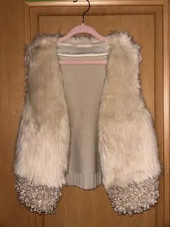 フリンジ付きクリーム色ベスト