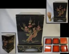 雛道具　木製本漆塗　四段重箱　台付　梅花爛漫　可愛い梅文様