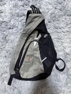 クロスター社 NIKEワンショルダーバッグ　グレー×黒　ナイキのサムネイル