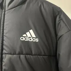 adidas ブラック ダウンジャケット フード付き