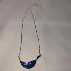 青と銀色の曲線デザインネックレス