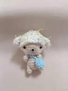 あみぐるみ　ひつじの帽子かぶったクマ　キーホルダー