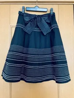 トゥービーシック スカート 38 黒 ホワイトライン♡のサムネイル