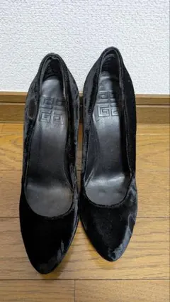 【極美品】GIVENCHY 4Gロゴ ベルベット パンプス ブラック 35.5のサムネイル