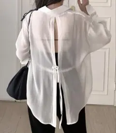 ホワイトシアーシャツ　背中開き