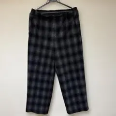 ブラック系チェック柄スラックス