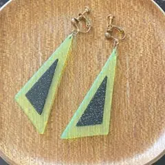 イエロー ブラック 三角形 イヤリング