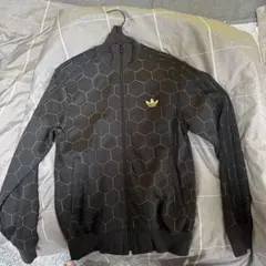 adidasトラックジャケット黒