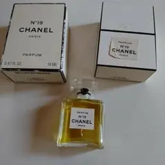 CHANEL  No.１９パフューム １４ミリ