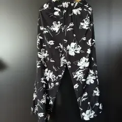 イング　モノトーン 花柄 ワイドパンツ イージーパンツポケットあり