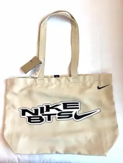 BTS Nike x BTS トートバッグ ナイキ プリント 裏刺繍 タグ付き - メルカリ