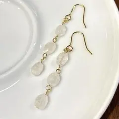 no.37-3 ムーンストーン　三つ星ピアス　Ｇ