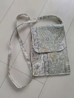 値下訳有ハンドメイド★スマホショルダー大きめ★ペイズリー柄ポシェット★ポケット付