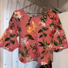 ZARA 花柄フレアスリーブブラウス 半袖