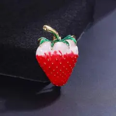 ハンドメイド 刺繍ブローチ フラワーバスケット いちご 黒 くるみ