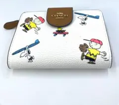 【新品 未使用】COACH スヌーピー 二つ折り財布 白 PEANUTS コラボ