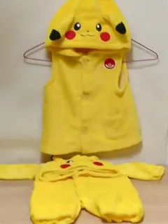 【ポケモン】ピカチュウ　ベビーフード付ベスト＆2WAYオール ２点セット