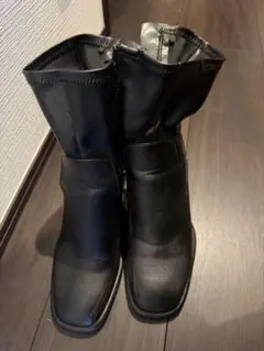 ZARA ブラックレザーショートブーツのサムネイル