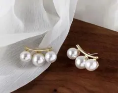 ピアス ゴールド 3連 パール カーブ 上品 結婚式 華やか アクセサリー