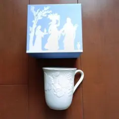 ホワイト 浮彫り マグカップ オリジナルボックス付き