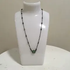 アンティーク風　ネックレス 緑色クリスタル　美品