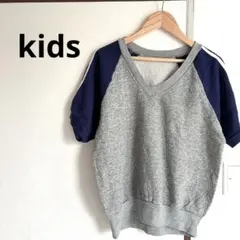 グレーとネイビーのVネック半袖トレーナー