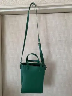 緑のショルダーバッグ ボックス型