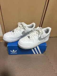 ナイキエアフォース1 White/Light Smoke Grey"のサムネイル