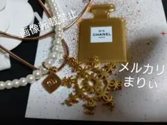 CHANEL ／シャネルホリデー限定チャーム　雪の結晶　ネックレス付き