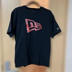 NEW ERA ペイズリー柄ロゴ Tシャツ ブラック
