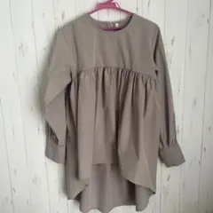 ベージュ フレアシルエット 長袖シャツ ONE SIZE