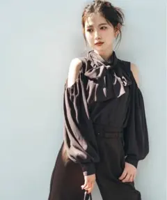 poláura プリーツリボン2WAYブラウス navy - メルカリ