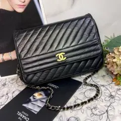 CHANEL シャネル【極美品】 マドモアゼル ショルダーバッグ 黒×金のサムネイル