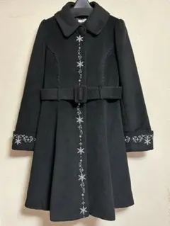 axes femme POETIQUE 雪柄 刺繍 コート 黒