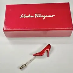 サルヴァトーレフェラガモ Ferragamo 赤 ヒール スティックピンブローチ