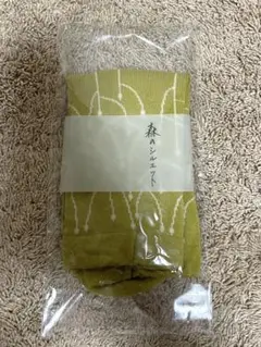 森のシルエット　靴下　オリーブ