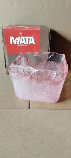 IWATA ガラス花器 ピンク角型 フリルエッジ