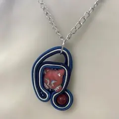 赤いネコビーズのソウタシエネックレス