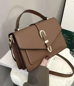 ブラウンショルダーバッグ フラップ付き