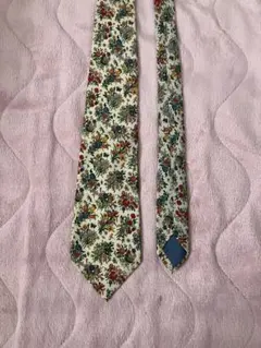 グッチ GUCCI ネクタイ 花柄 フラワー 白 ホワイト スーツ ボタニカル