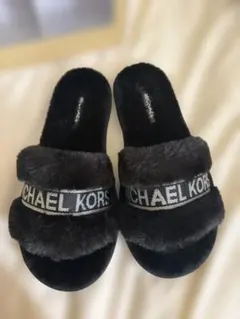 MICHAEL KORS ブラックファースリッパ