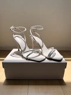 CHARLES & KEITH ラインストーン サンダル ホワイト 37のサムネイル