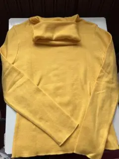 イエロー タートルネック 長袖ニット