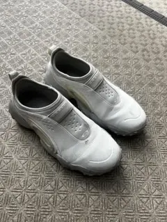 オークリーのスニーカー白ですのサムネイル