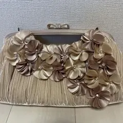 花モチーフ ベージュ クラッチバッグ