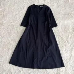 美品✨綺麗目✨洗える✨23区　コンパクトポンチVネックワンピース　ネイビー　40のサムネイル