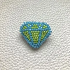 ダイヤモンド型　ビーズ刺繍ブローチ